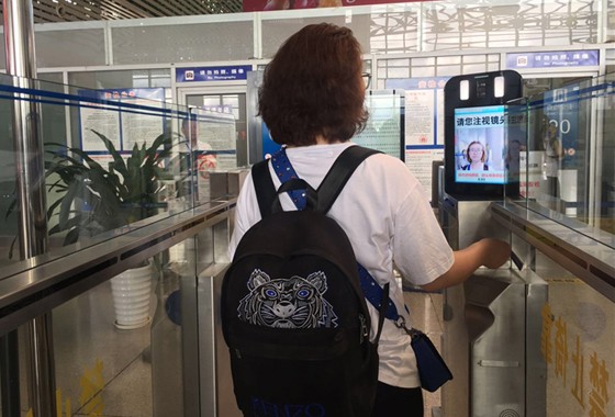 盛视科技安检自助通道助力云南智慧安检全力提速